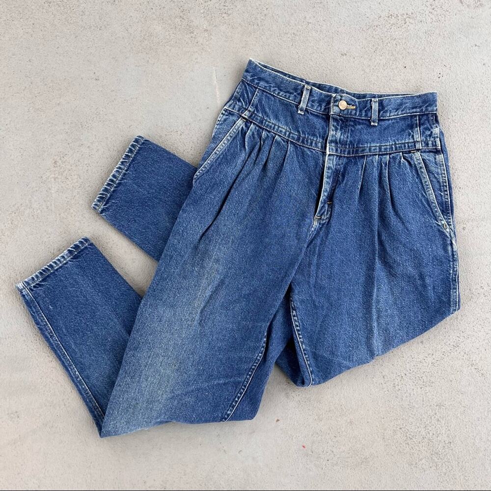 Vintage 90s Lee high rise bareback pleated v yoke taper ankle mom jeans